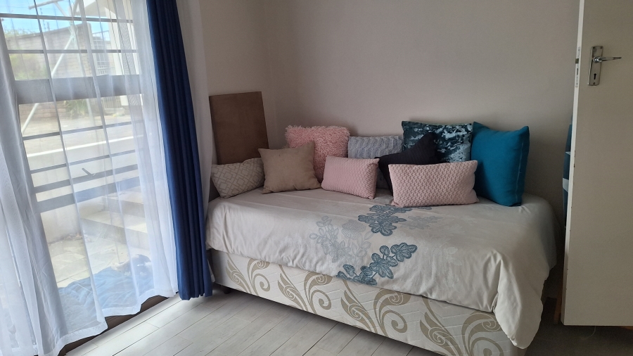 6 Bedroom Property for Sale in Gonubie Eastern Cape